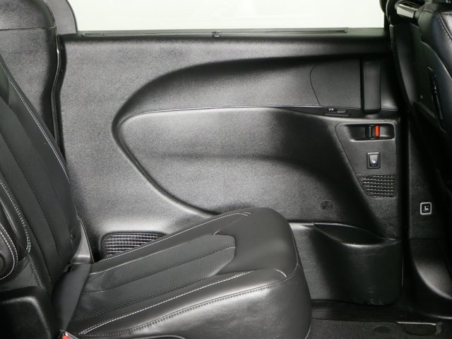 Used 2019 Brilliant Black Crystal Pearlcoat Chrysler Touring L Plus image 16