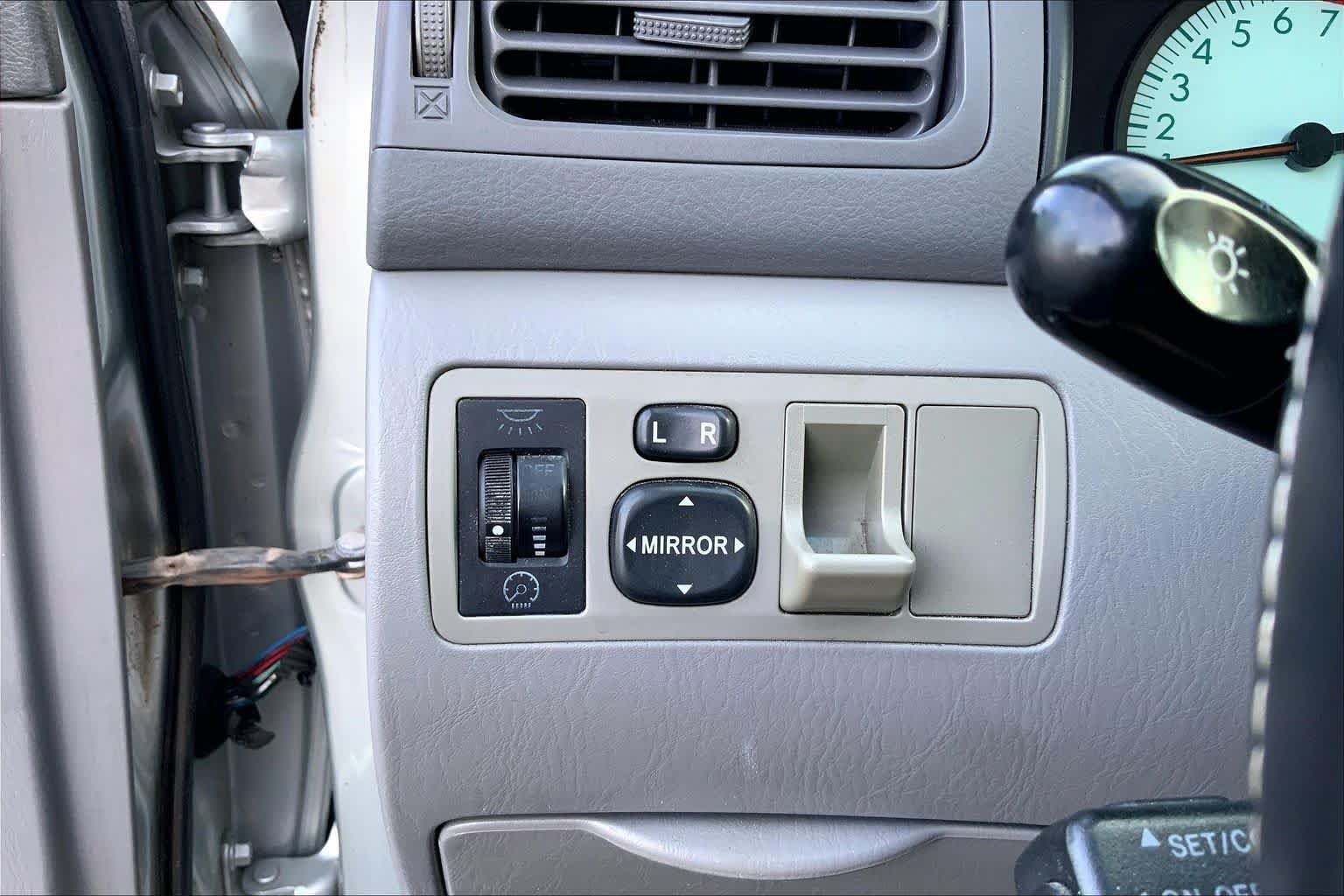 Used 2003 Lunar Mist Metallic Toyota LE image 21
