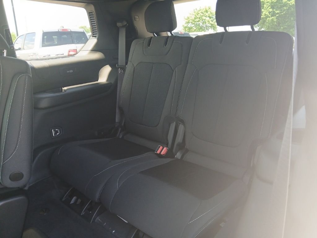 New 2026 Bright White Clear-Coat Exterior Paint Jeep Laredo image 37