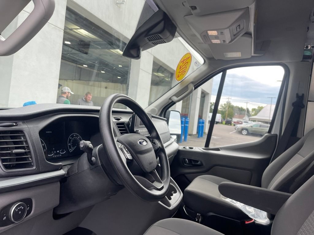 Used 2024  Ford  image 13