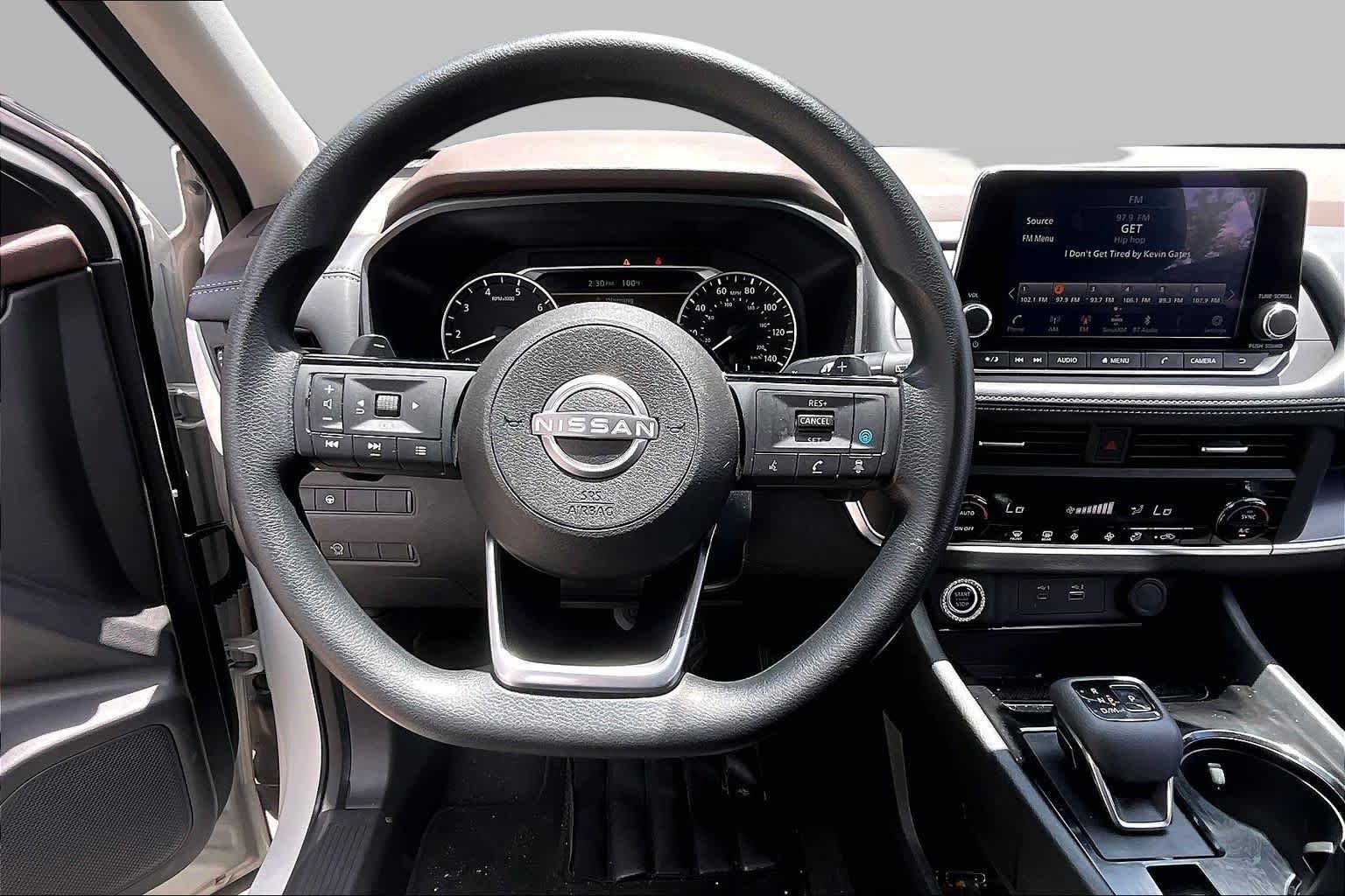 Used 2023 Pearl White Tricoat Nissan SV image 5