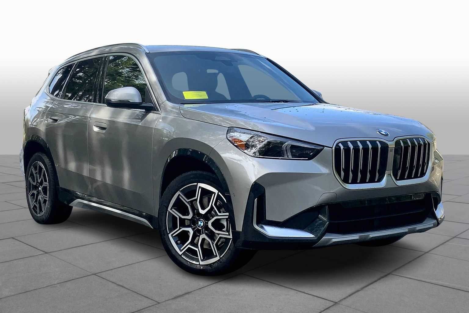 Used 2026 Space Silver Metallic BMW xDrive28i image 2