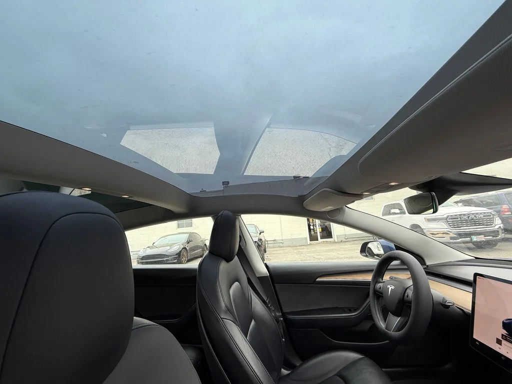 Used 2022  Tesla Base image 10
