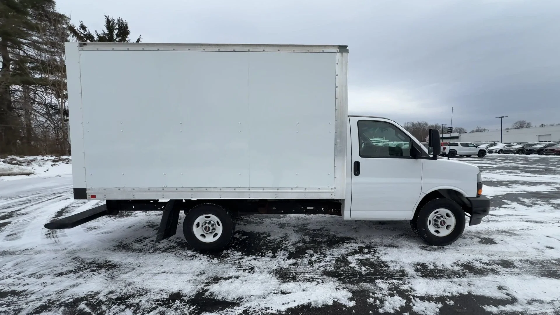 Used 2020 Summit White GMC Work Van image 9
