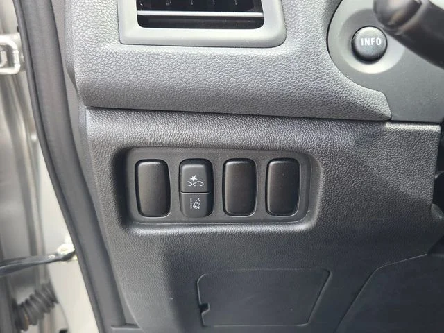Used 2021  Mitsubishi 2.0 ES image 25