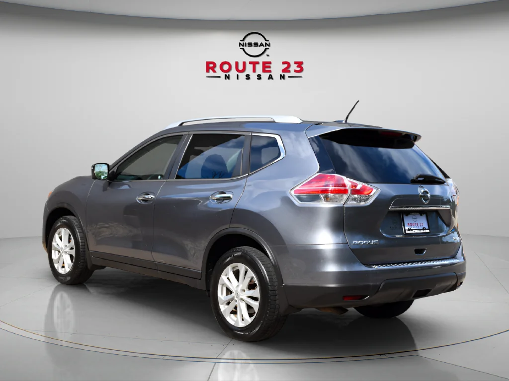 Used 2016 Gray Nissan SV image 6