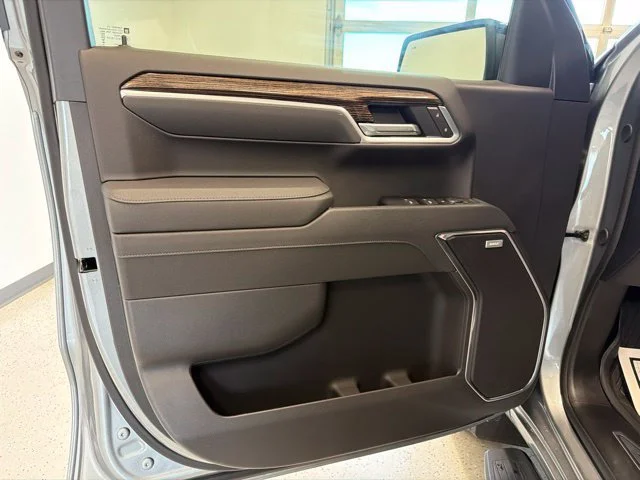 New 2026 Sterling Metallic GMC Elevation image 45