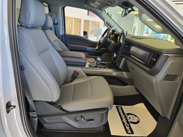 2025 Ford F-150 Lightning Flash - Photo 11