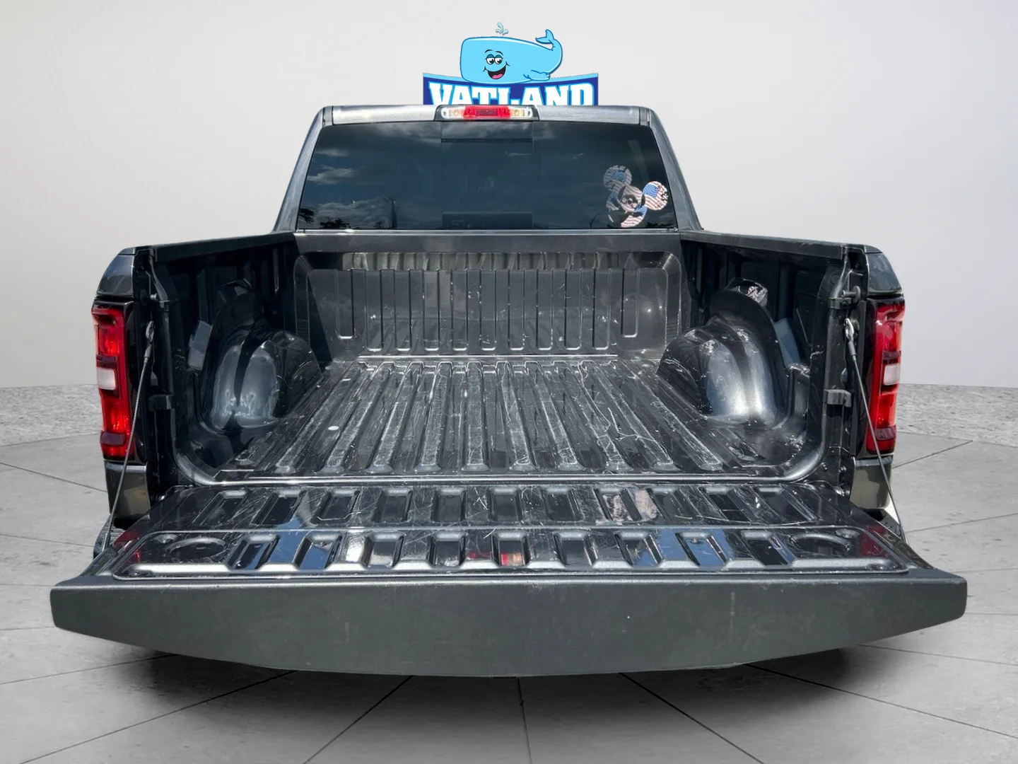 Used 2025 Crystal Metallic Ram Big Horn/Lone Star image 37