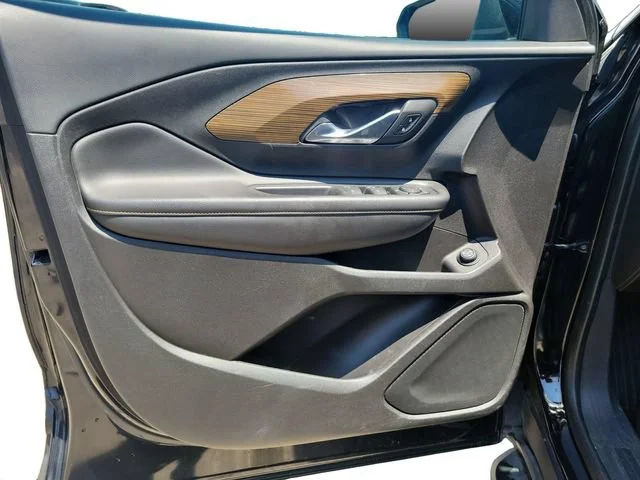 Used 2018 EBONY TWILIGHT METALLIC GMC SLE image 8