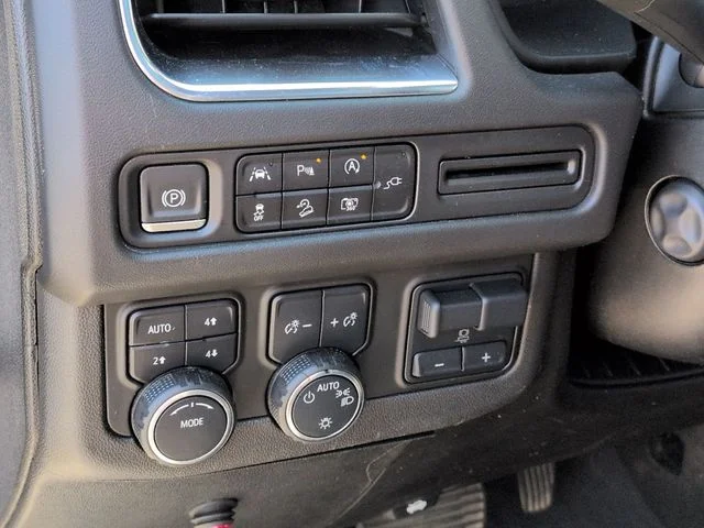 Used 2022 White Chevrolet Z71 image 18