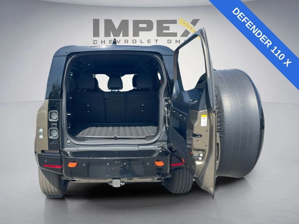 Used 2024  Land Rover X image 11