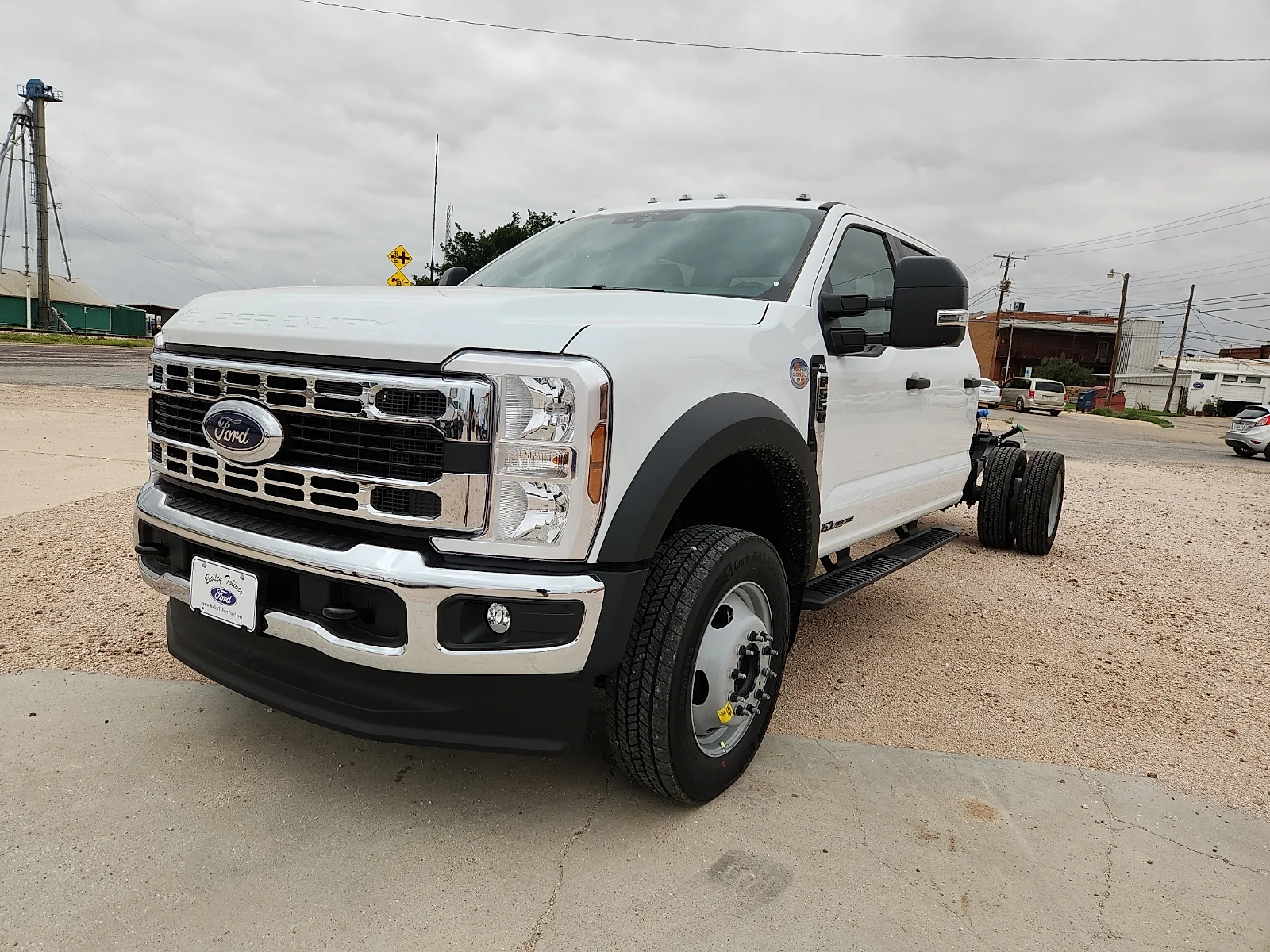 New 2026 Oxford White Ford XL image 3