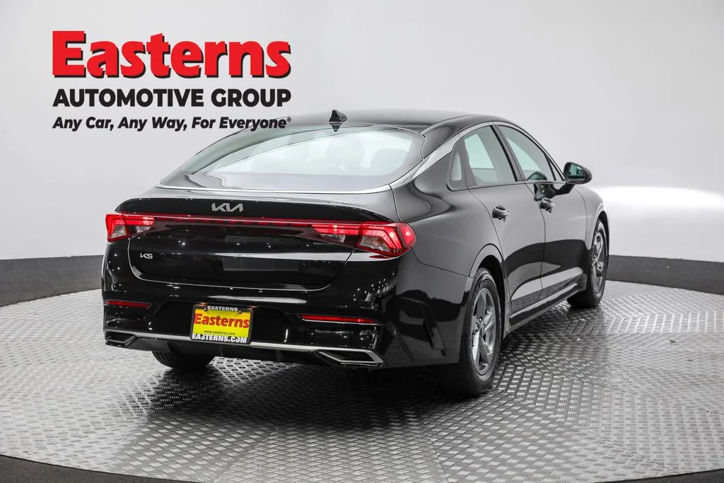 Used 2023 Black Kia LXS image 5