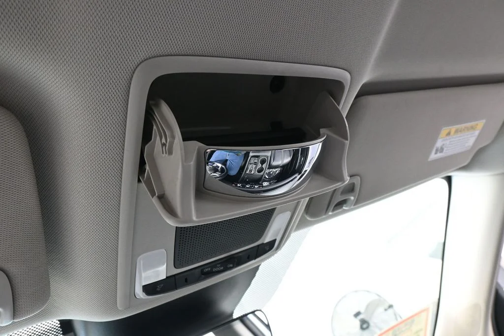 Used 2025 White Honda EX-L image 33