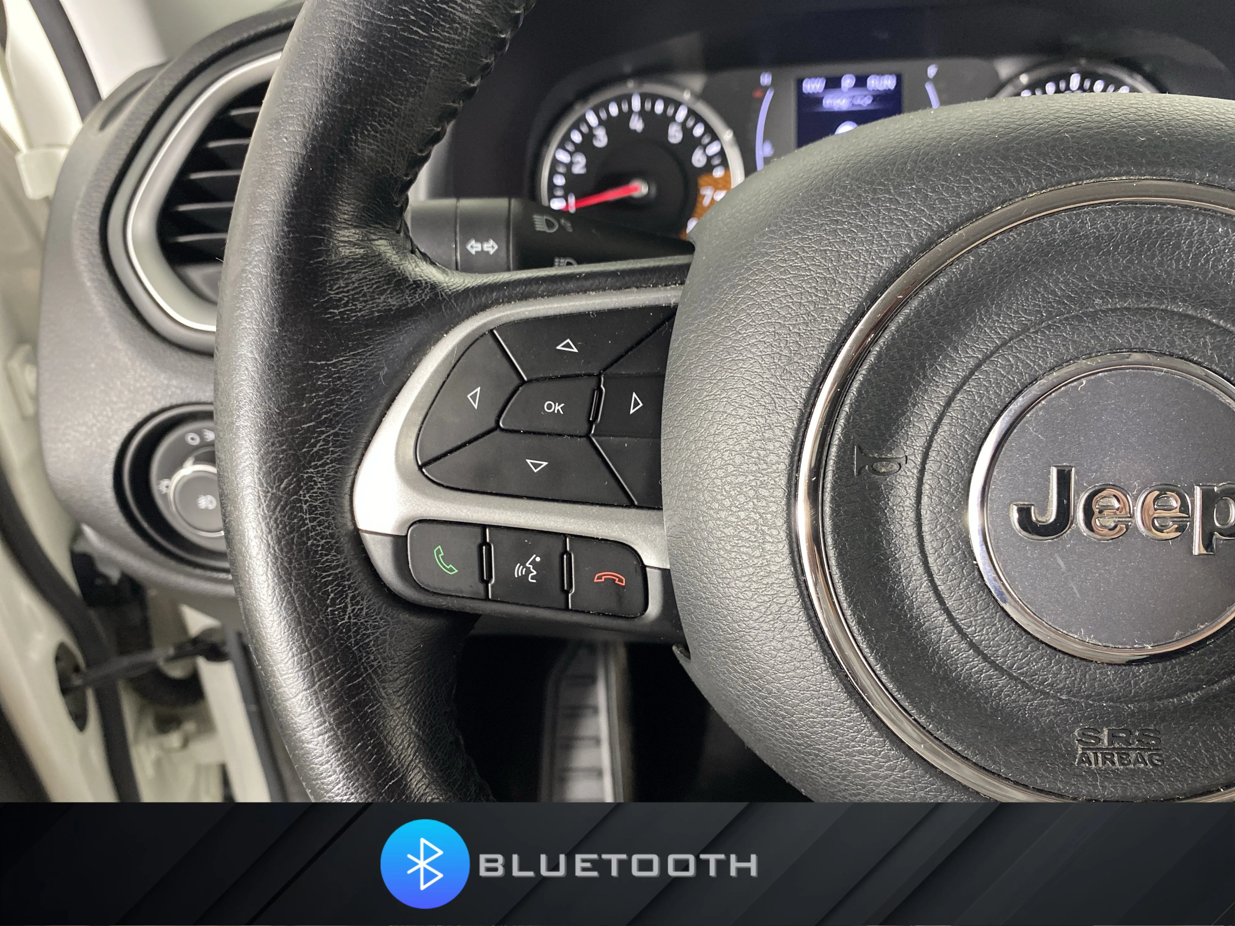 Used 2020 Alpine White Clearcoat Jeep Latitude image 23