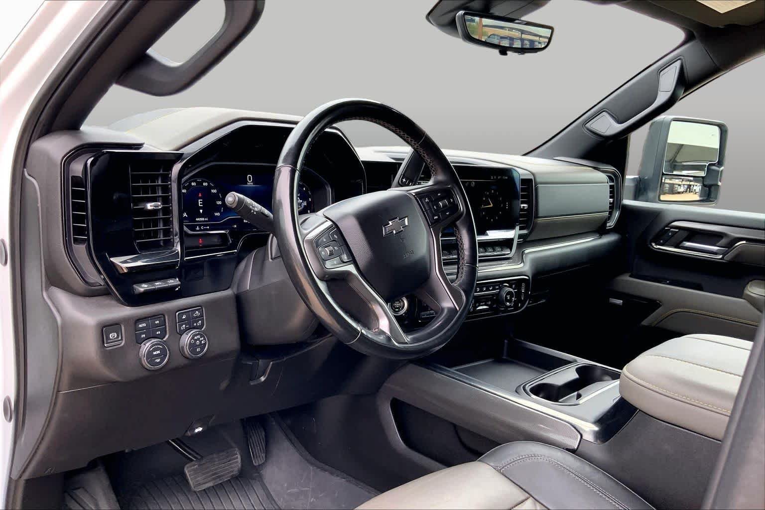 Used 2024 Summit White Chevrolet ZR2 image 17