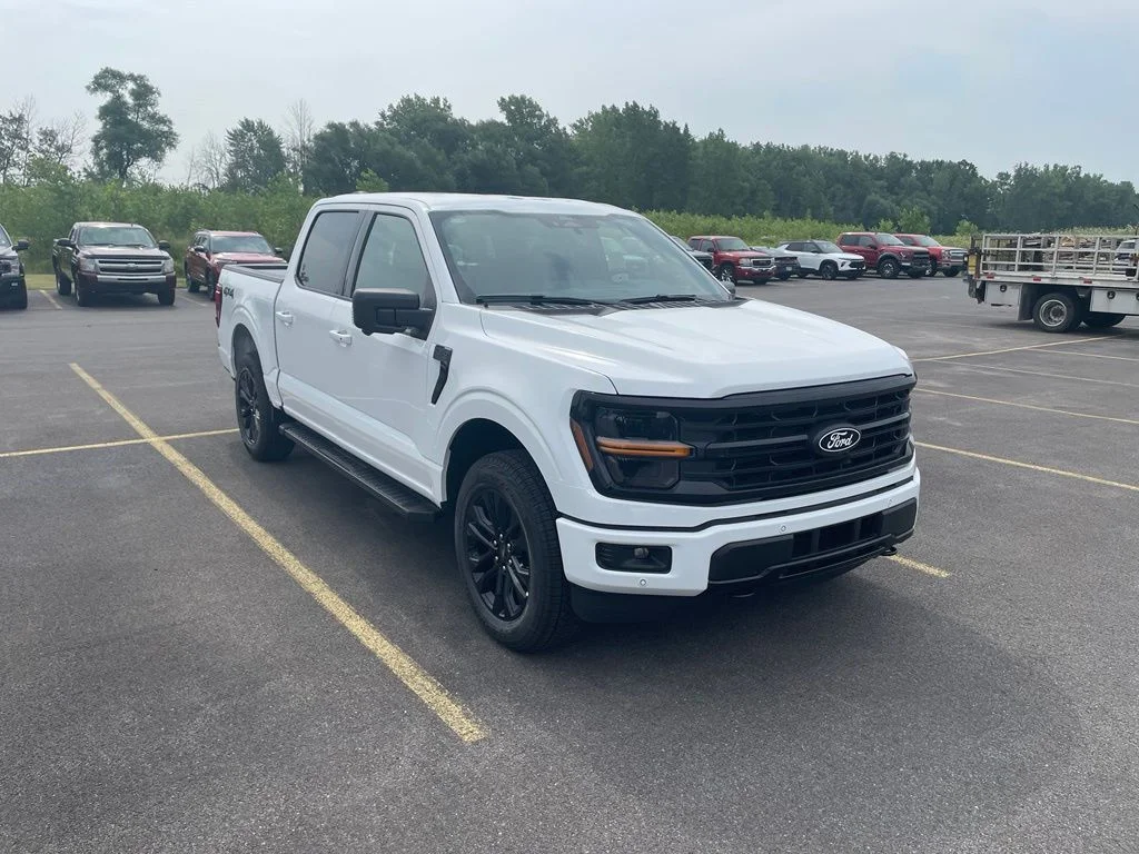 Used 2026 Oxford White Ford XLT image 3