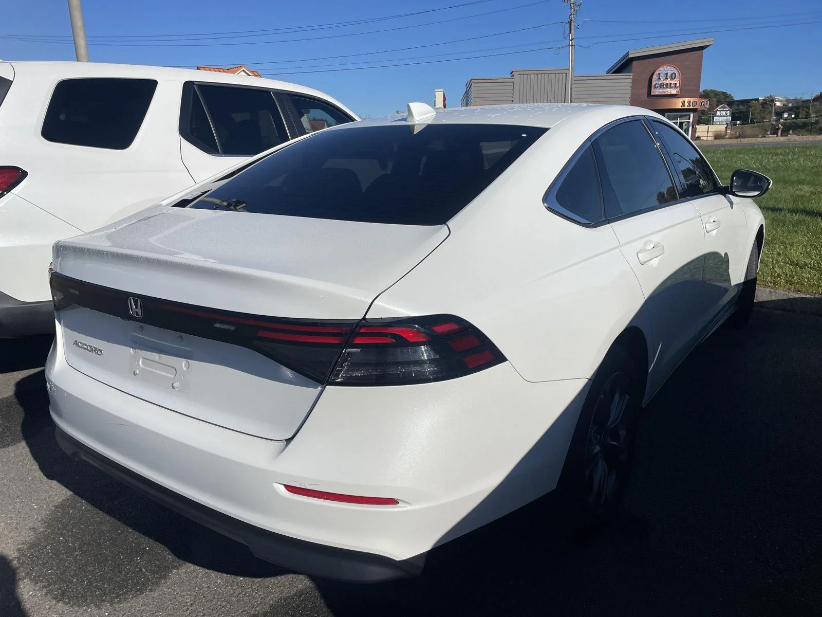 Used 2023 Platinum White Pearl Honda EX image 4