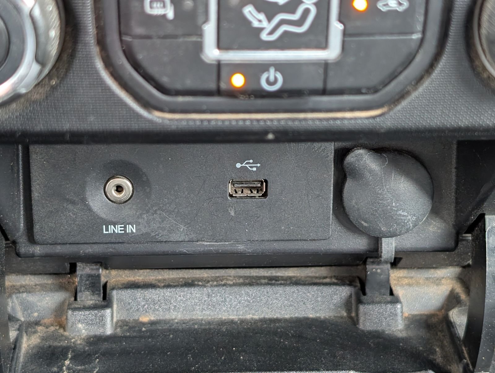 Used 2014 Ingot Silver Ford XLT image 18