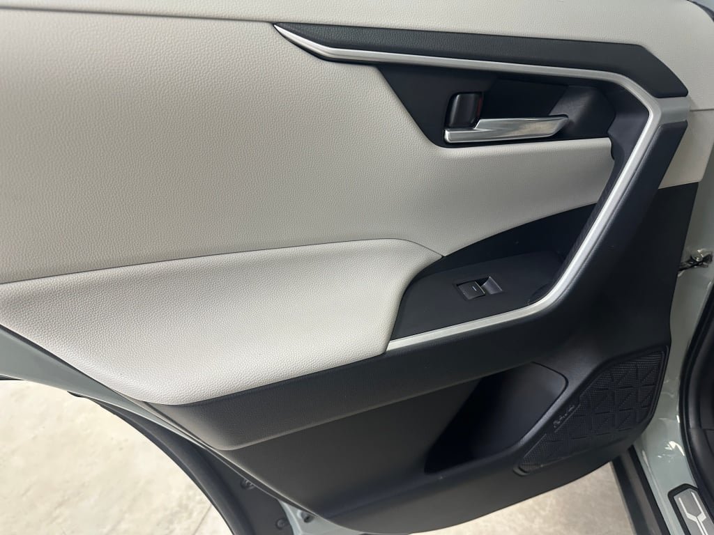 2023 Toyota RAV4 XLE Premium - Photo 17