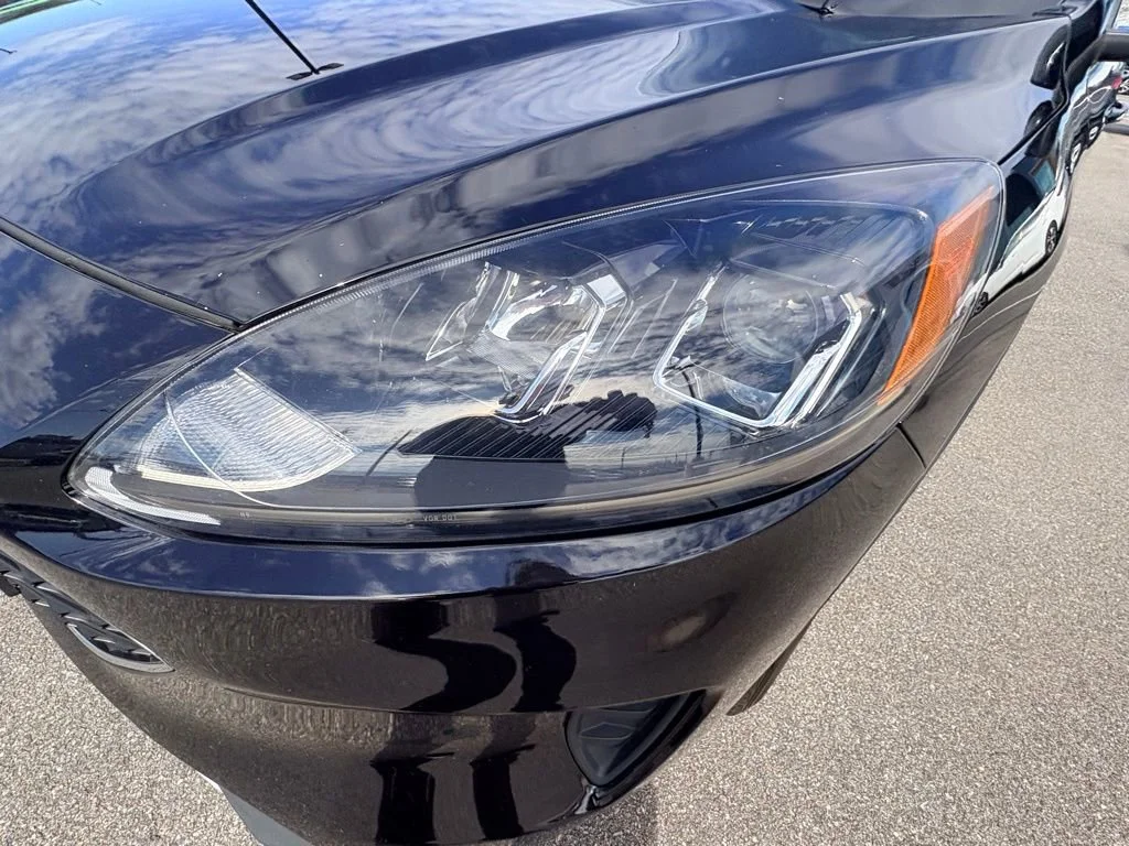 Used 2021 Black Ford SE image 14