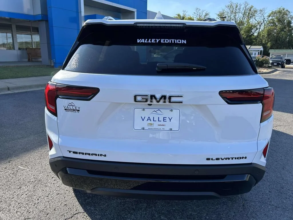 New 2027 Summit White GMC Elevation image 5