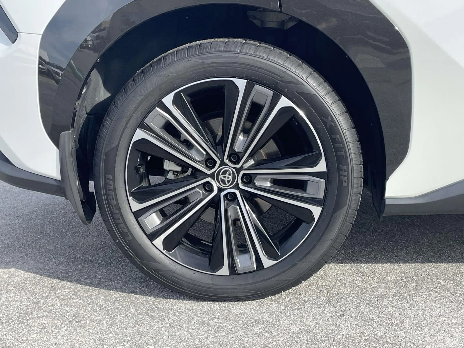 Used 2023 Wind Chill Pearl Toyota Limited image 30
