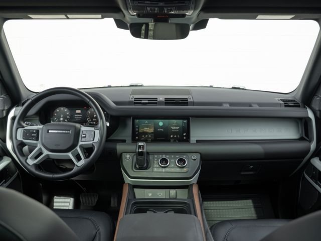Used 2024  Land Rover SE image 21