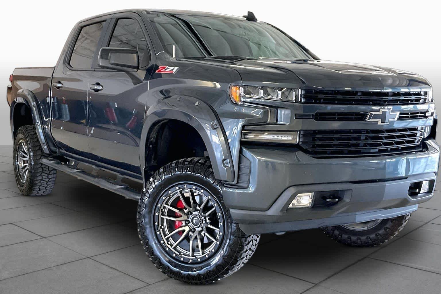 Used 2019 Shadow Gray Metallic Chevrolet RST image 2