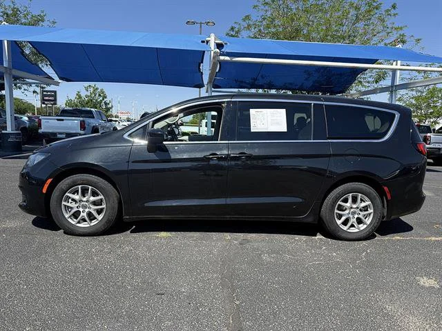 2023 Chrysler Voyager LX - Photo 8