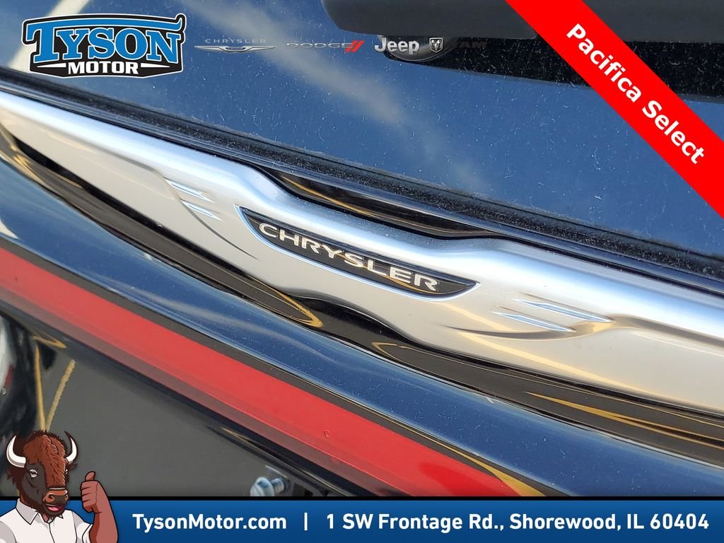 New 2026 Diamond Black Crystal Pearl-Coat Exterior Paint Chrysler Select image 5