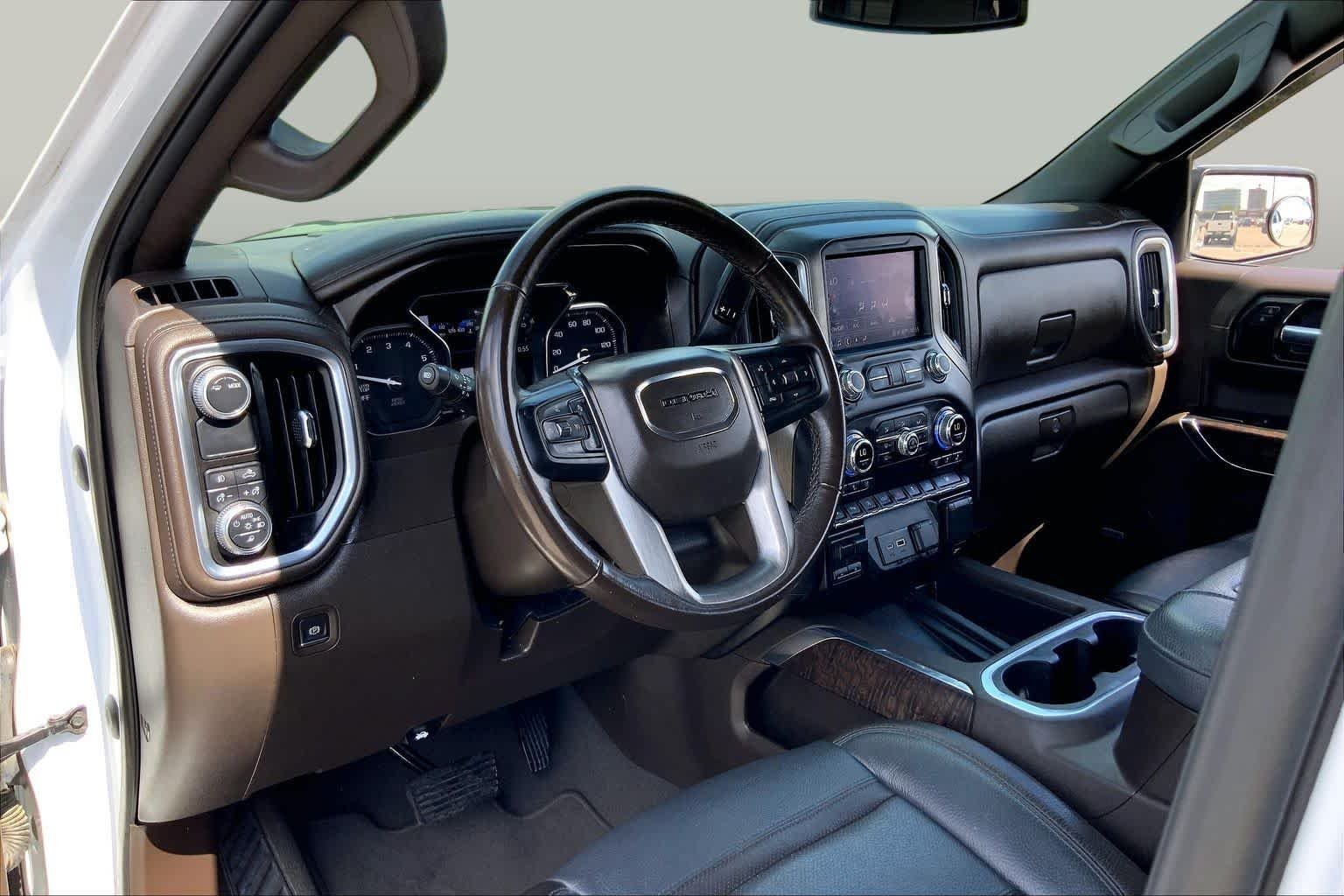 Used 2021 White Frost Tricoat GMC Denali image 17