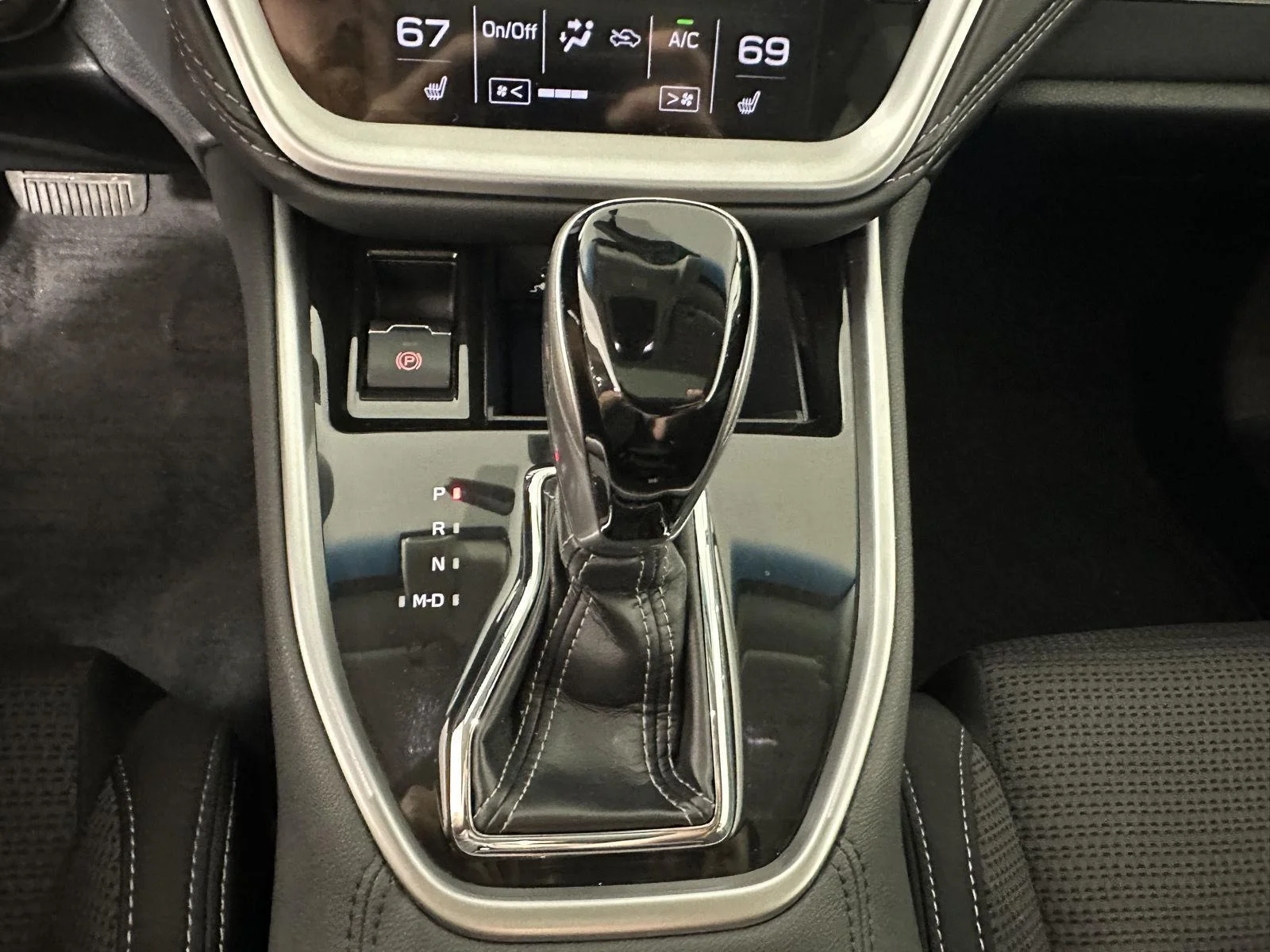 Used 2021  Subaru  image 26