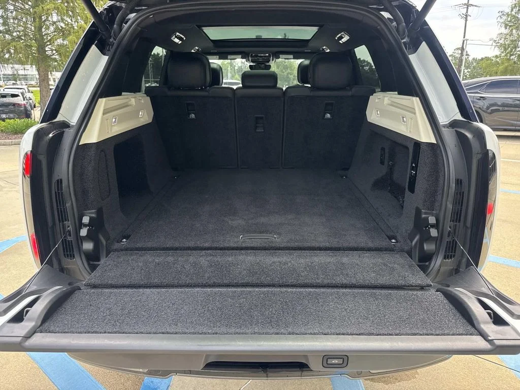 Certified Used 2023 White Land Rover SE image 9