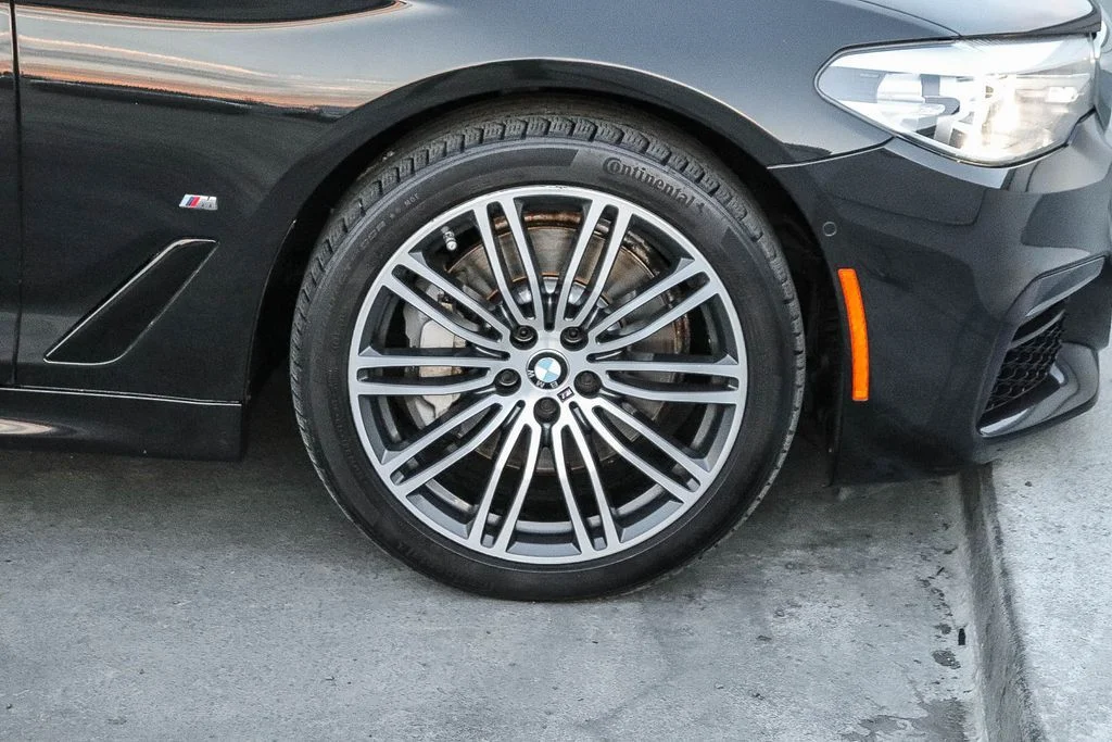 Used 2020 Black BMW 530e iPerformance image 11