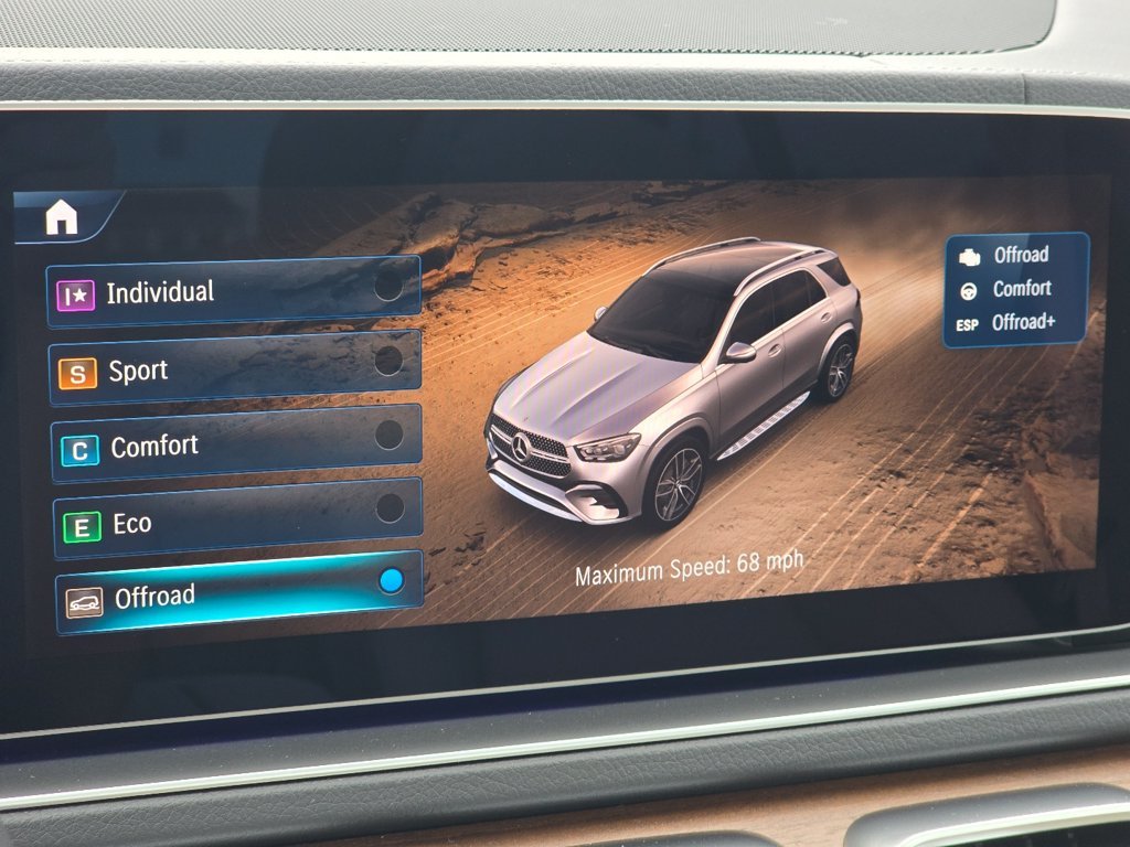 New 2026 MANUFAKTUR Ireland Mid Green Metallic Mercedes-Benz GLE 450 image 15