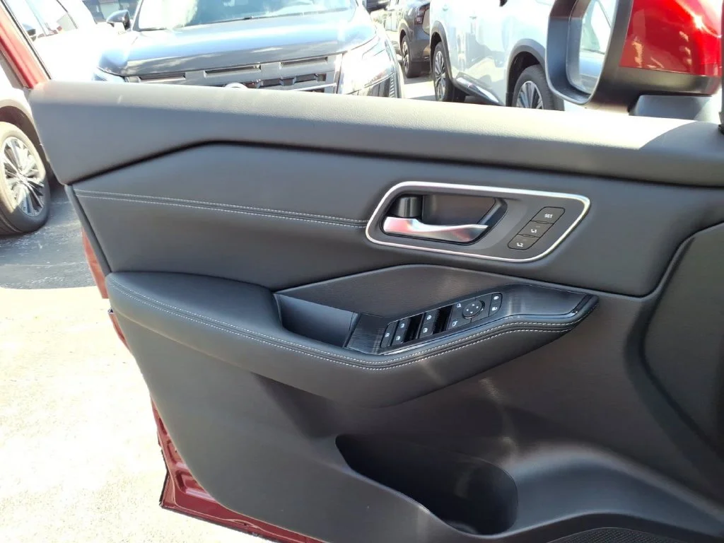 New 2026 Scarlet Ember Tintcoat Nissan Platinum image 24