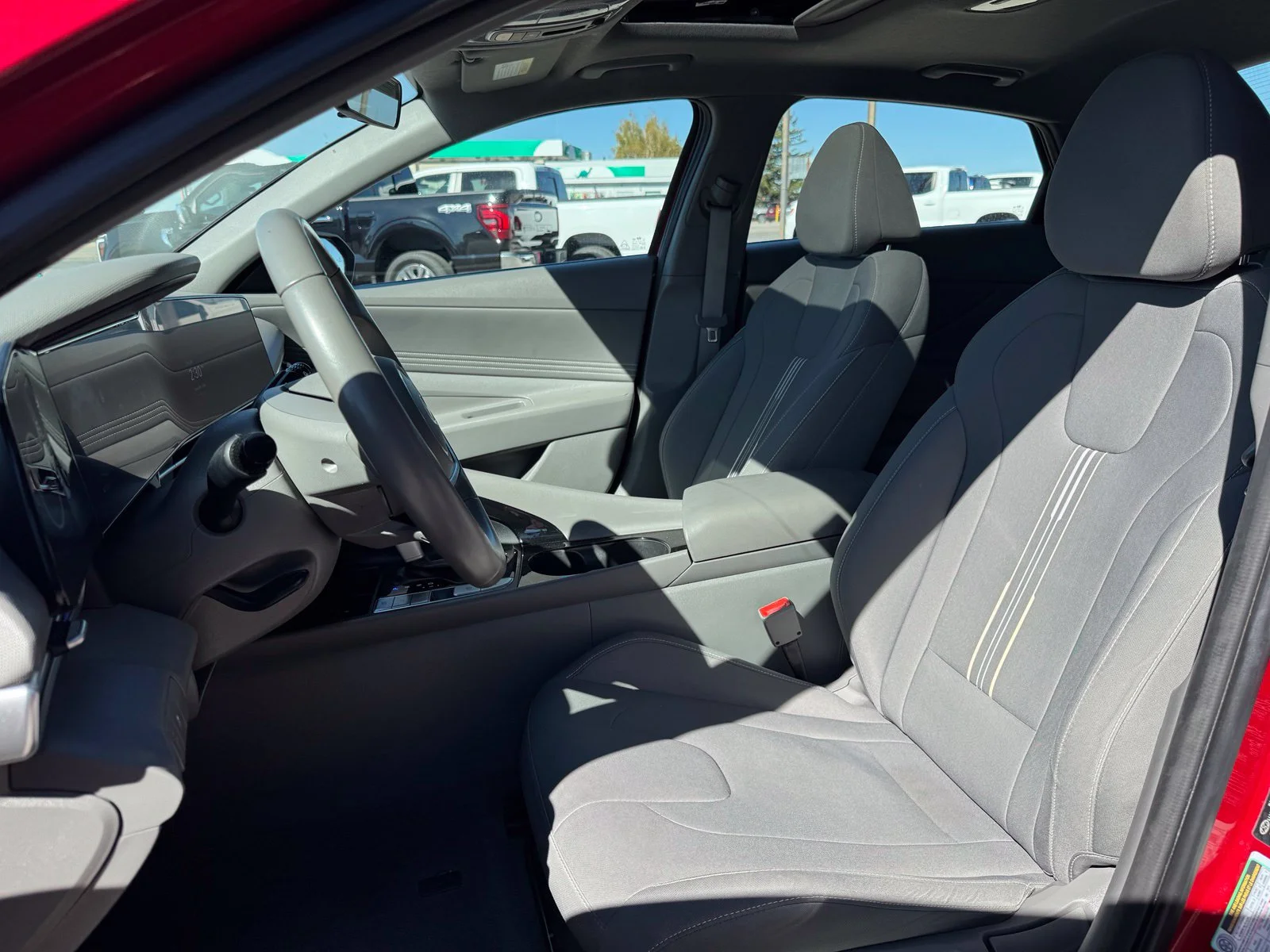 Used 2025 Red Hyundai SEL Convenience image 14