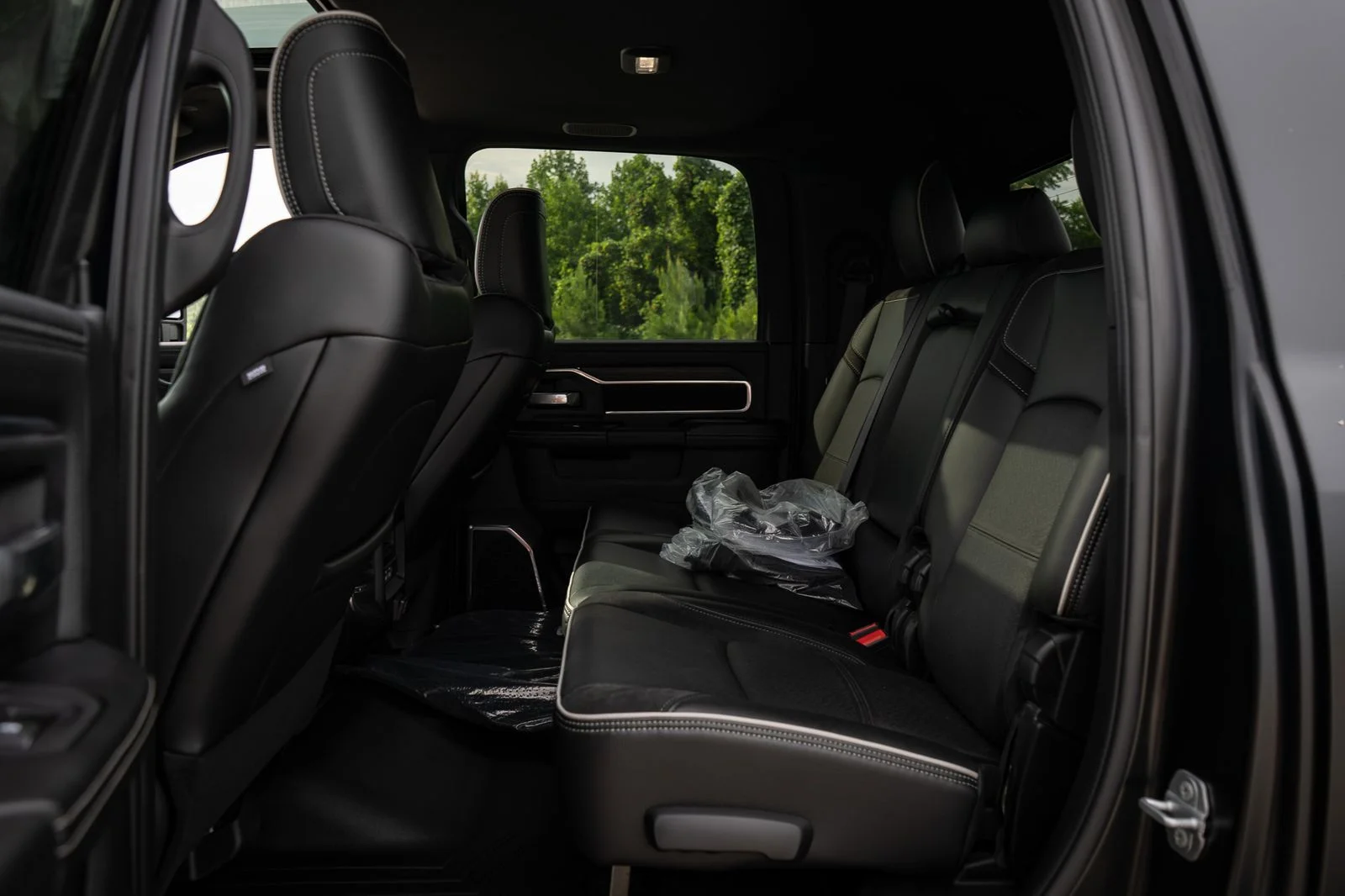 New 2026 Diamond Black Crystal Pearl-Coat Exterior Paint RAM Laramie with Black Widow Package image 32