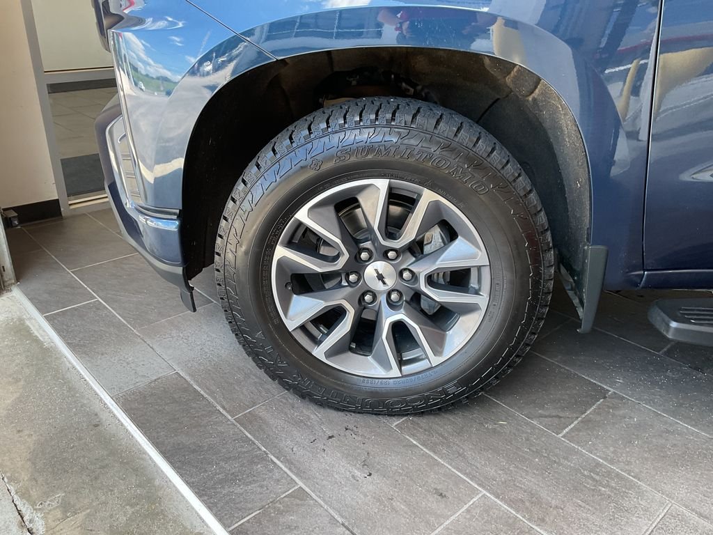 Used 2021 Blue Chevrolet RST image 4
