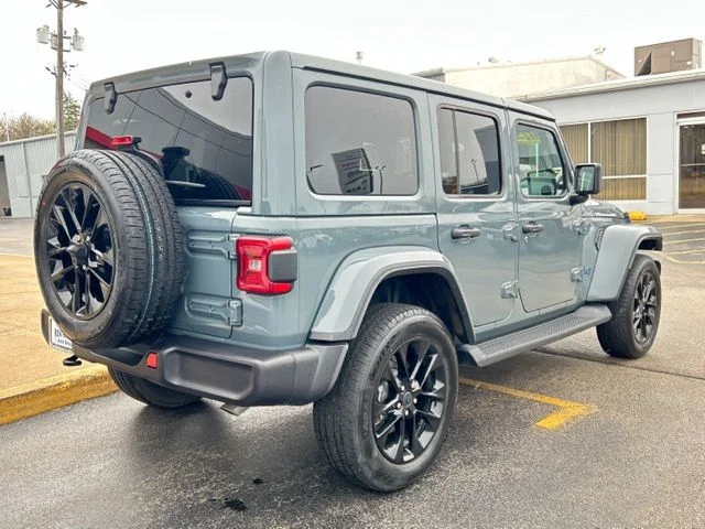 Used 2025 Gray Jeep Sahara 4xe image 9