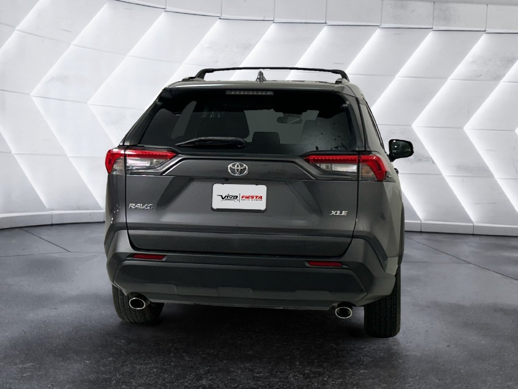 Used 2020 Gray Toyota XLE image 5