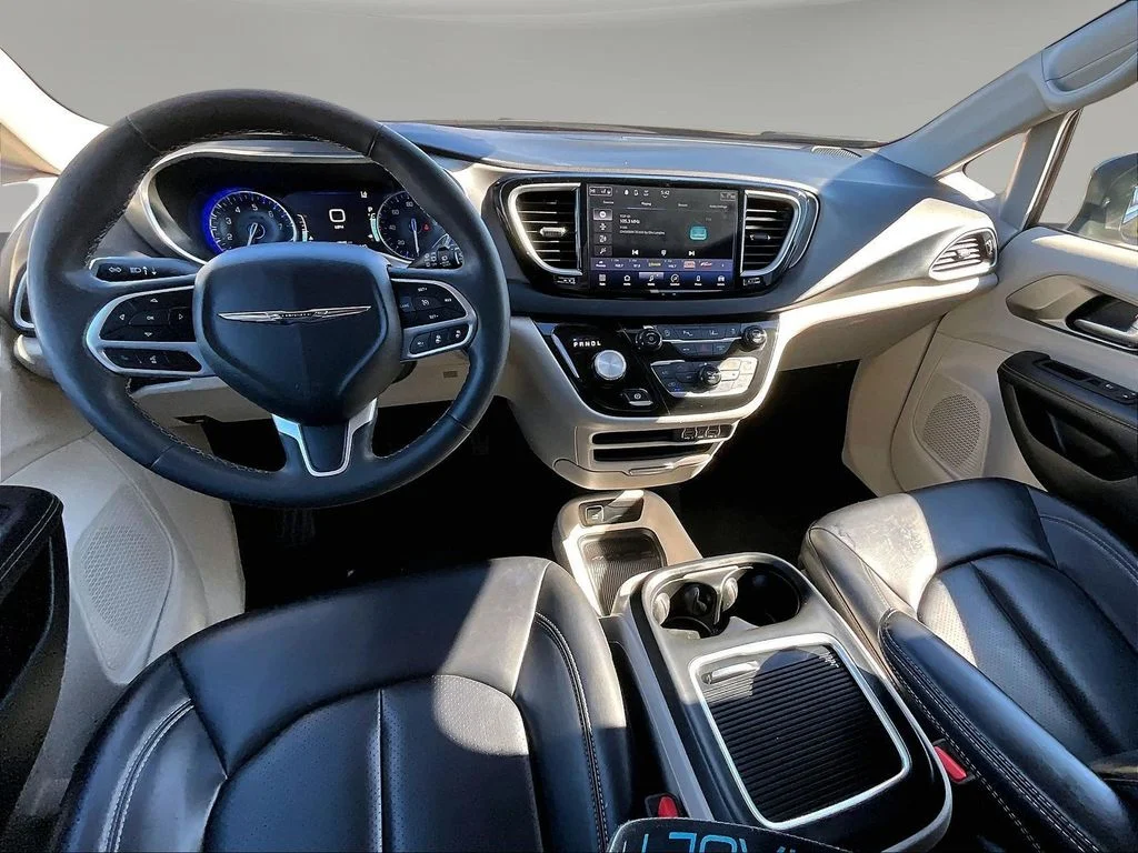 2023 Chrysler Pacifica Touring L - Photo 10