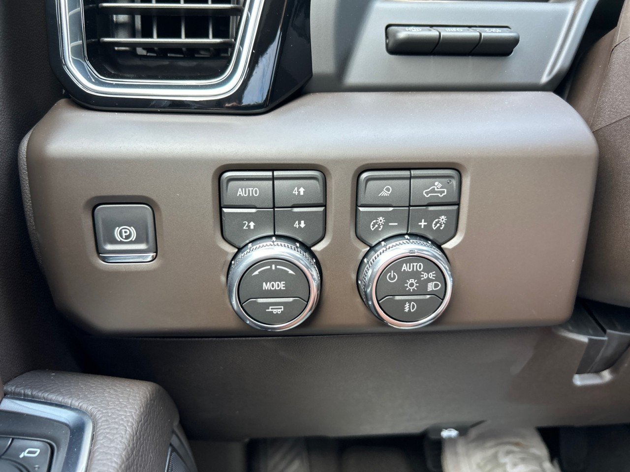 2026 GMC Sierra 3500HD Denali - Photo 14