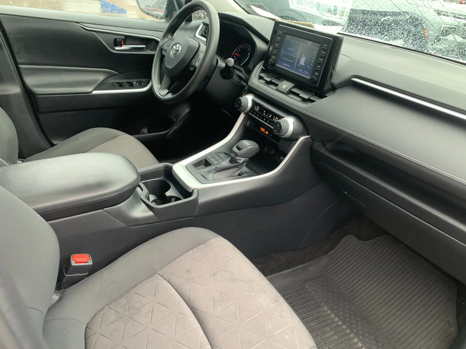 Used 2019 White Toyota XLE image 17
