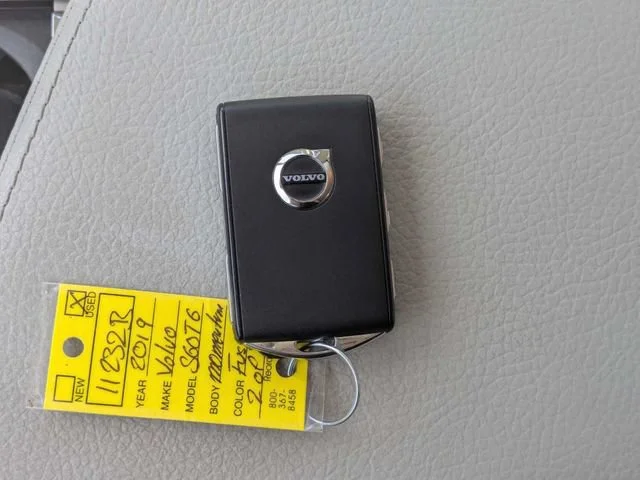 Used 2019  Volvo Momentum image 33