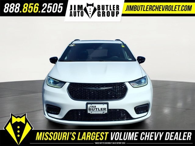 Used 2025  Chrysler Limited image 26