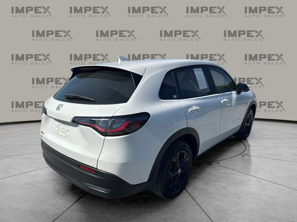 Used 2023 White Honda LX image 5
