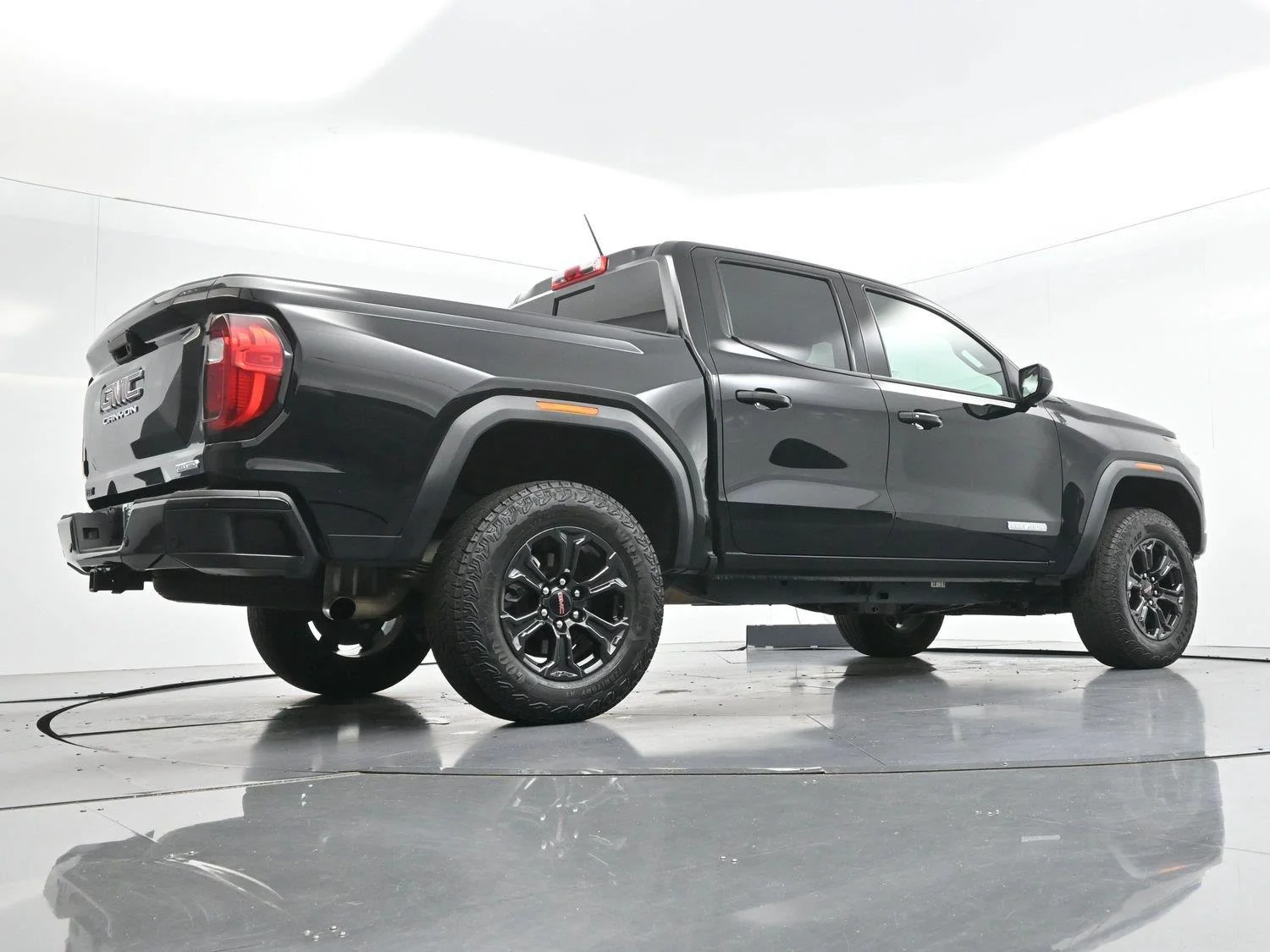 Used 2025 Onyx Black GMC Elevation image 48